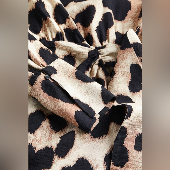 H&M | Wrap Dress Light beige/leopard print XS - Picture 3 of 7